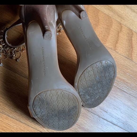 Adrienne Vitadini Gala Gold Stilettos - Picture 3 of 5